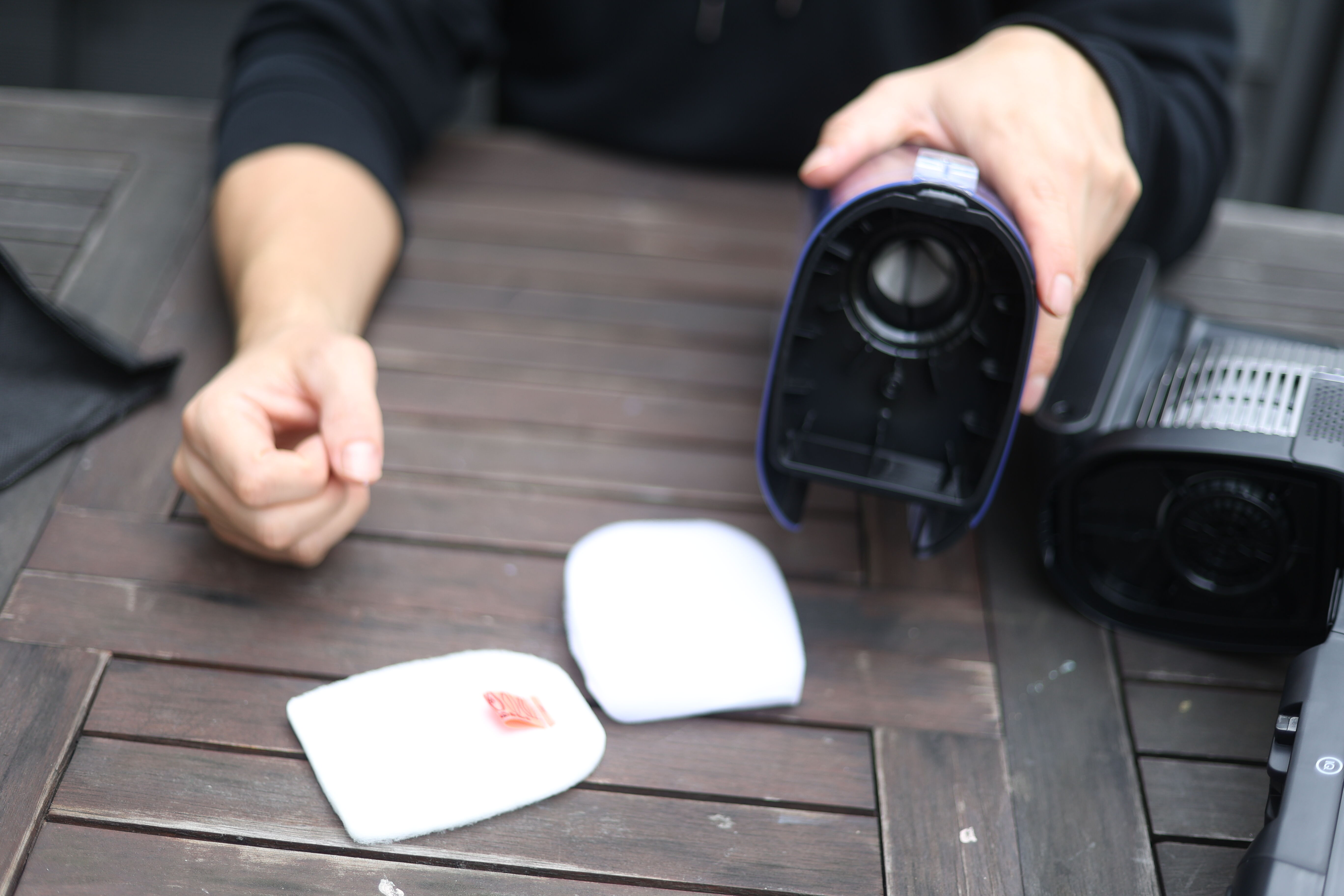 Checking the filter of the Shark Stratos.